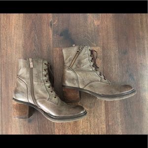 Zip up block heel ankle boots